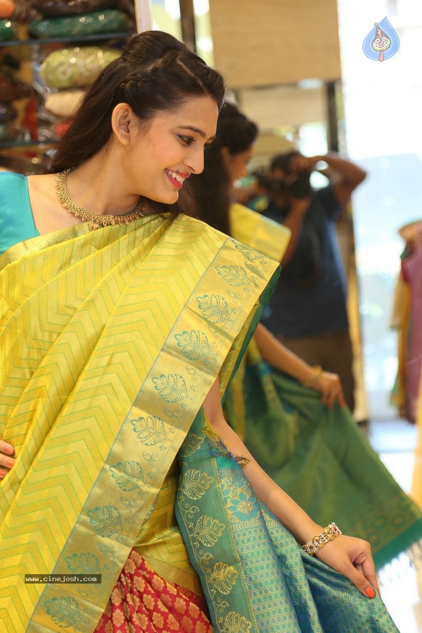 Swetha Jadhav New Gallery - 7 / 60 photos