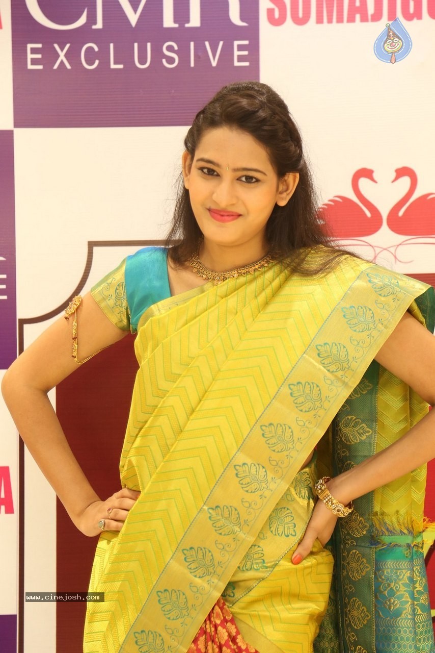Swetha Jadhav New Gallery - 22 / 60 photos