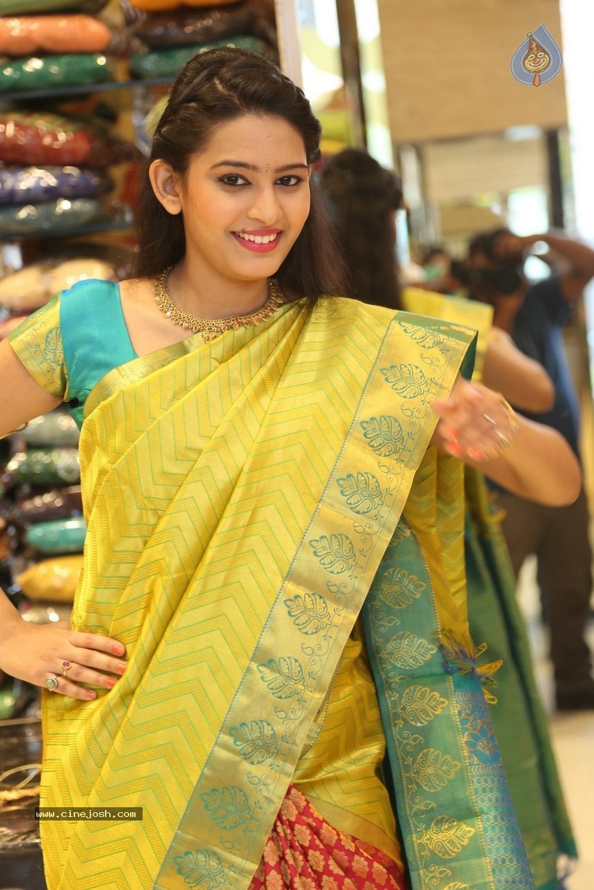 Swetha Jadhav New Gallery - 28 / 60 photos