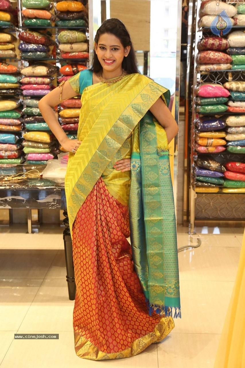 Swetha Jadhav New Gallery - 36 / 60 photos