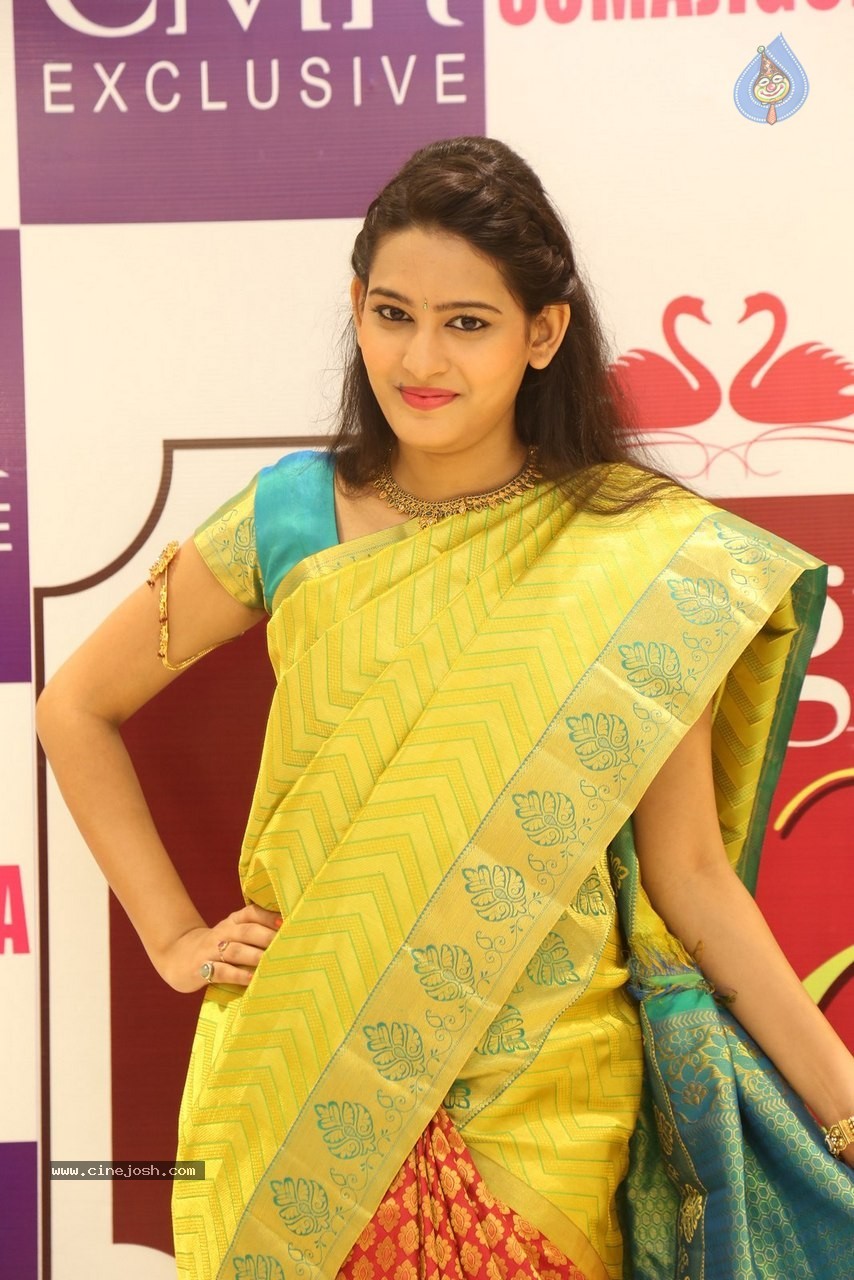 Swetha Jadhav New Gallery - 46 / 60 photos