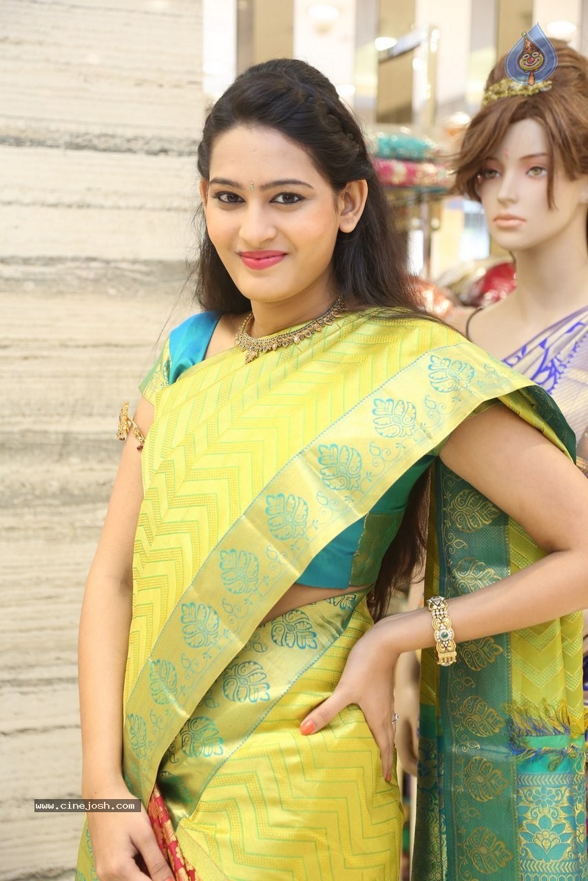 Swetha Jadhav New Gallery - 50 / 60 photos