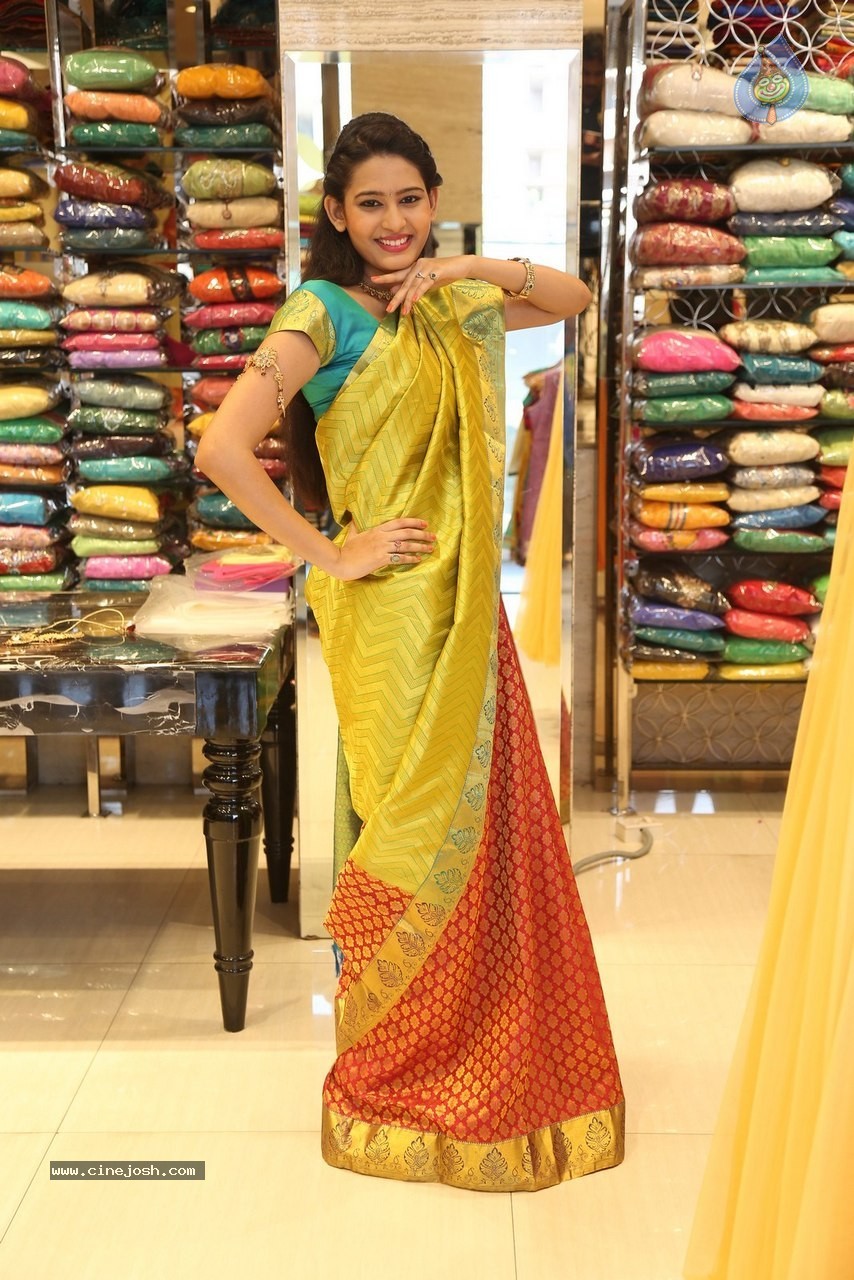 Swetha Jadhav New Gallery - 54 / 60 photos