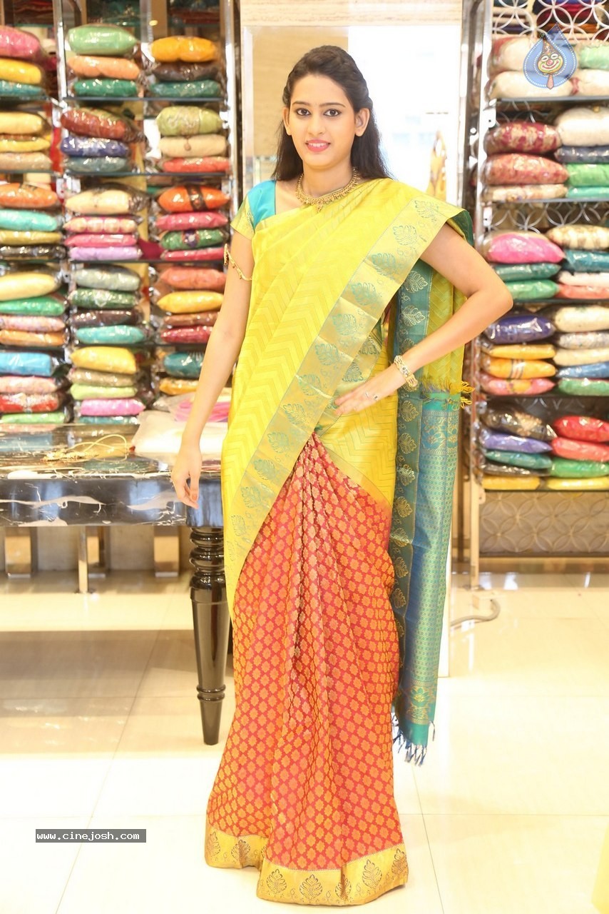 Swetha Jadhav New Gallery - 58 / 60 photos