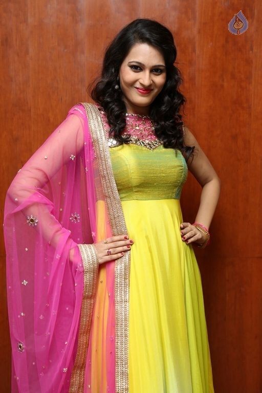 Swetha Jadhav New Gallery - 1 / 21 photos