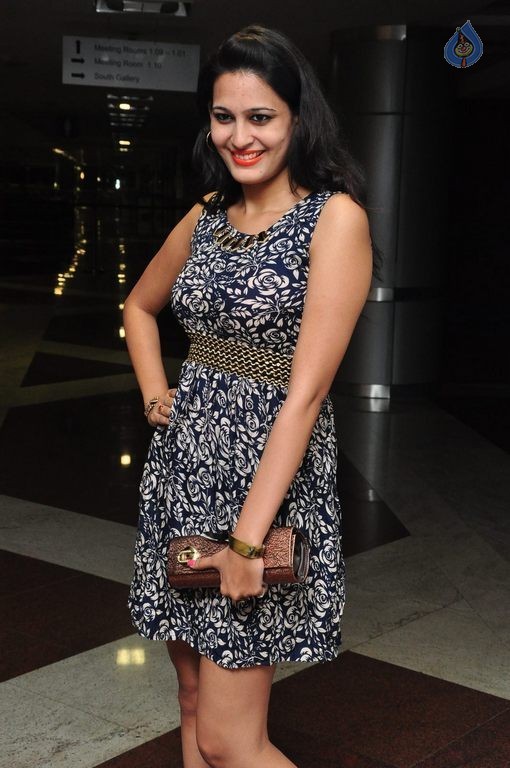 Swetha Jadhav New Photos - 19 / 39 photos