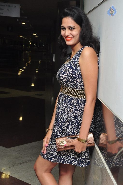 Swetha Jadhav New Photos - 20 / 39 photos