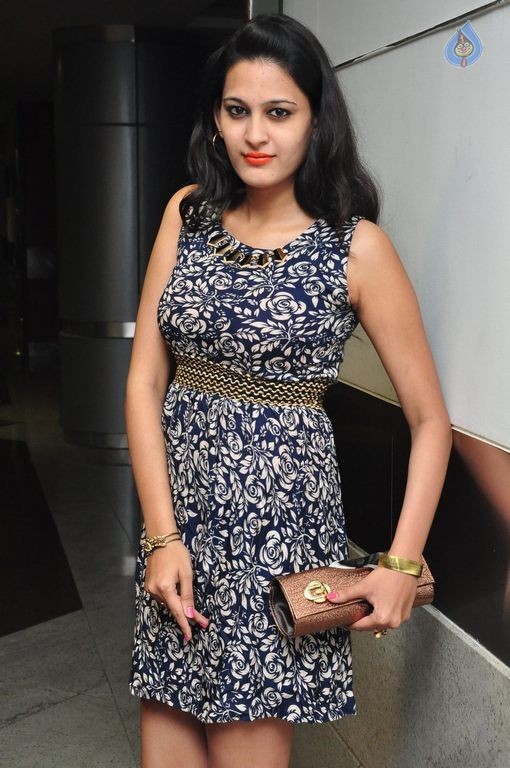 Swetha Jadhav New Photos - 33 / 39 photos