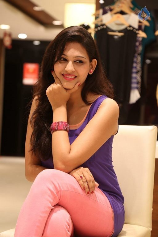 Swetha Jadhav New Photos - 28 / 39 photos