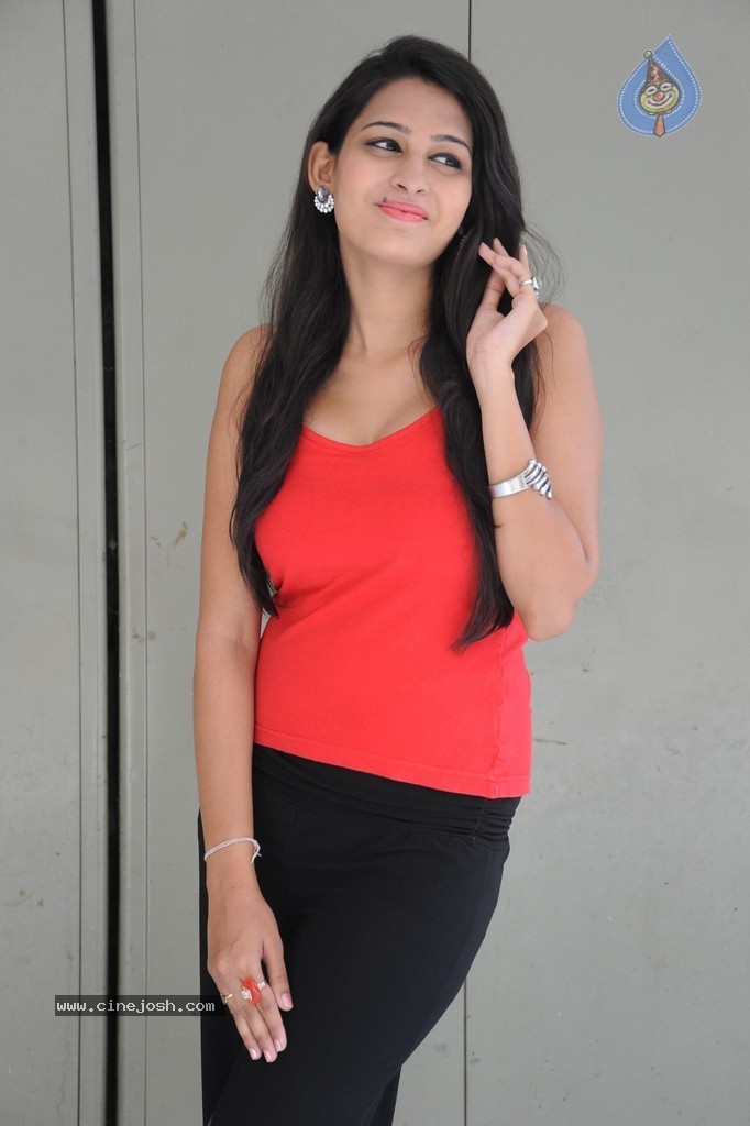 Swetha Jadhav New Photos - 28 / 78 photos