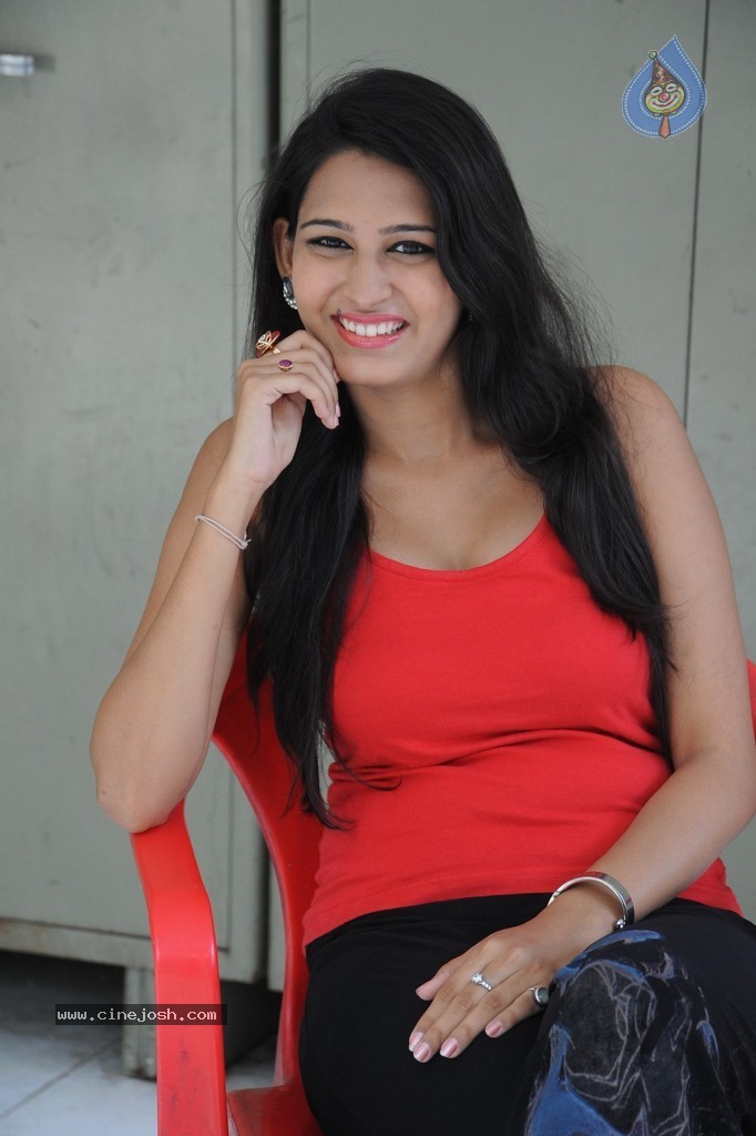 Swetha Jadhav New Photos - 34 / 78 photos