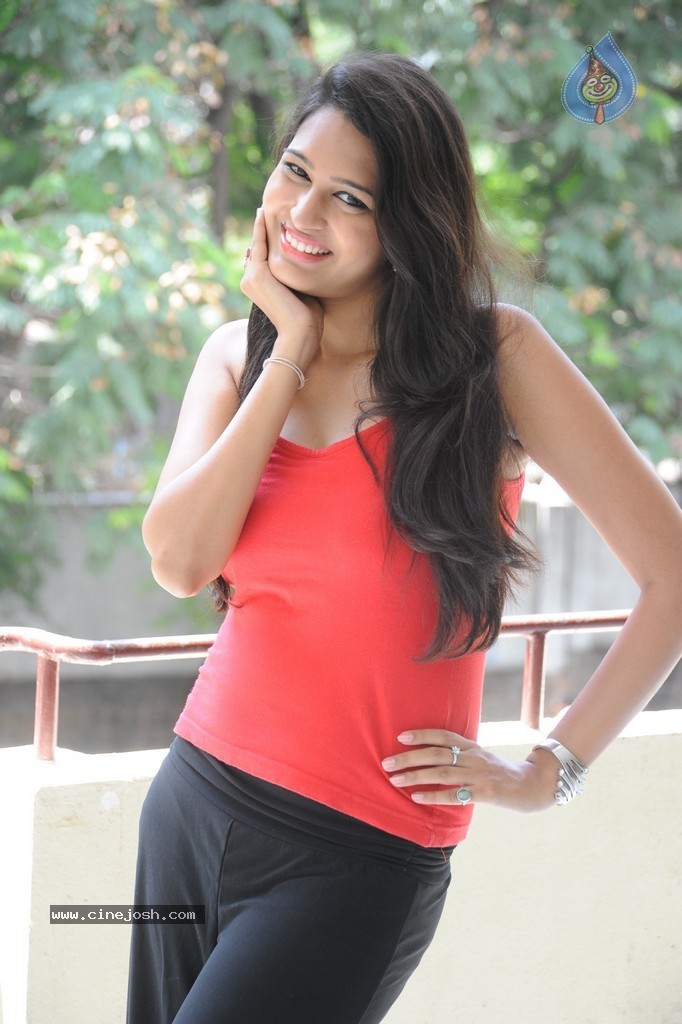 Swetha Jadhav New Photos - 72 / 78 photos
