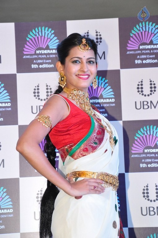 Swetha Jadhav New Photos - 15 / 19 photos