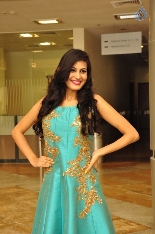 Swetha Jadhav New Pics - 11 / 32 photos