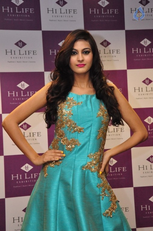 Swetha Jadhav New Pics - 21 / 32 photos