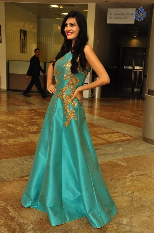 Swetha Jadhav New Pics - 23 / 32 photos