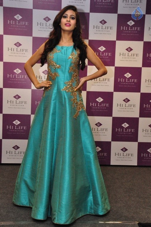 Swetha Jadhav New Pics - 28 / 32 photos