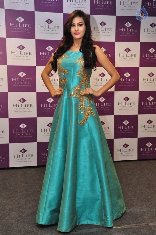 Swetha Jadhav New Pics - 30 / 32 photos