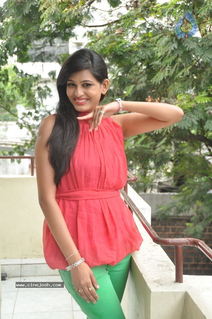 Swetha Jadhav Photos - 4 / 45 photos