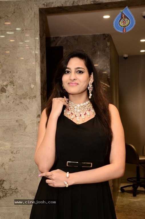 Swetha Jadhav Pics - 11 / 15 photos