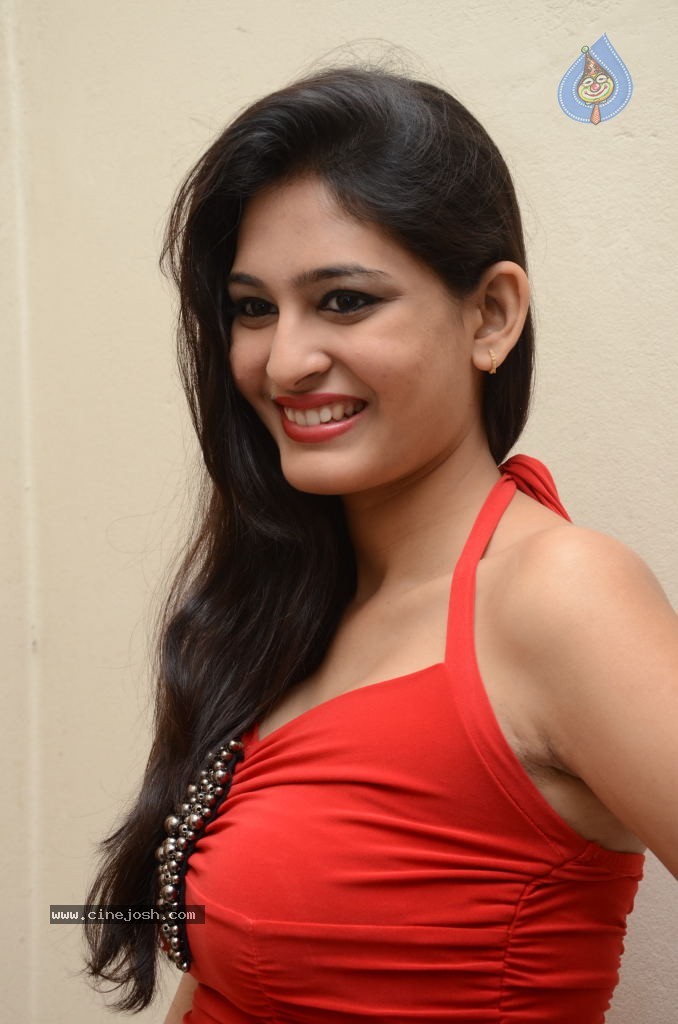 Swetha Jadhav Stills - 31 / 80 photos