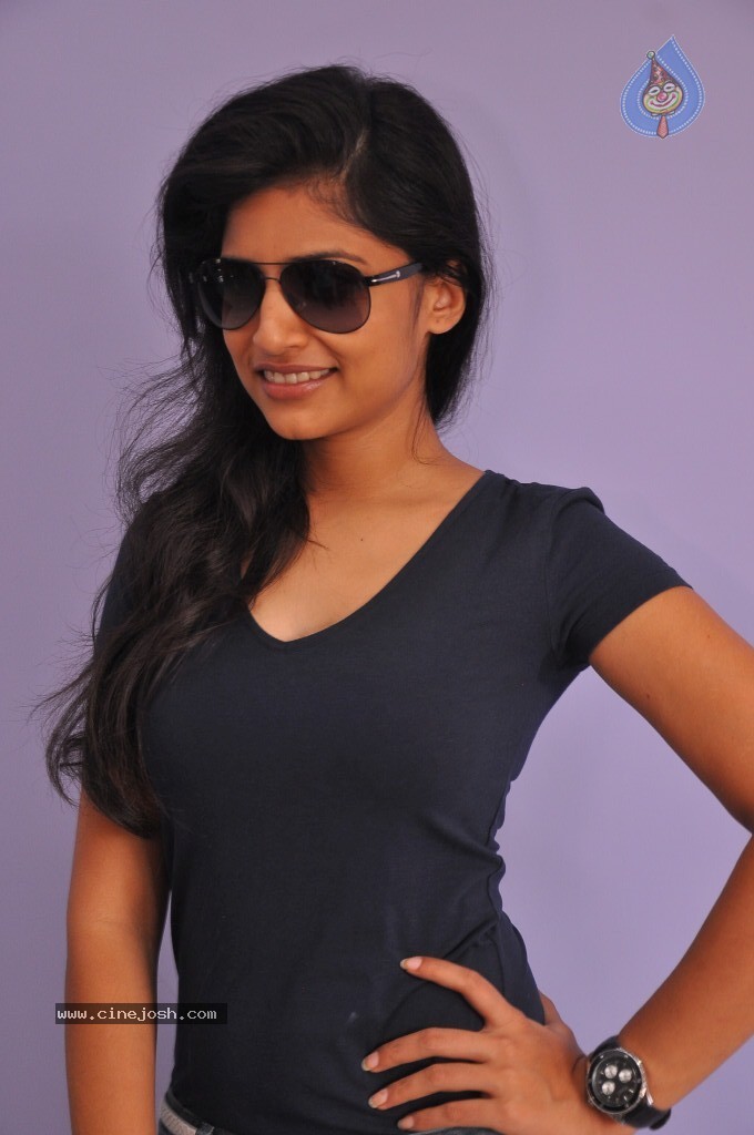 Shwetha Pandit Latest Stills - 22 / 68 photos