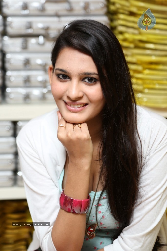 Swetha Stills - 20 / 45 photos