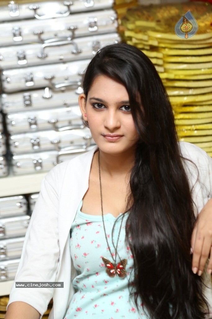 Swetha Stills - 23 / 45 photos