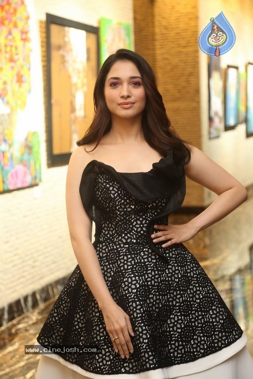 Tamanna at Naa Nuvve Songs Launch - 20 / 21 photos