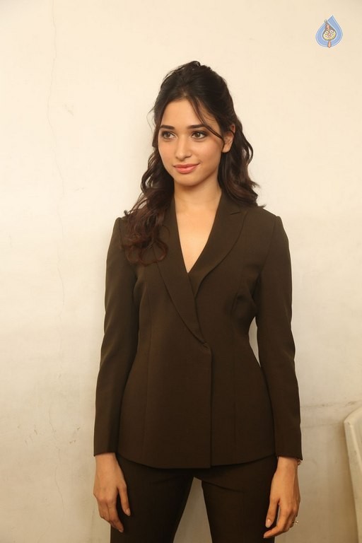 Tamanna at Oopiri Press Meet - 28 / 38 photos