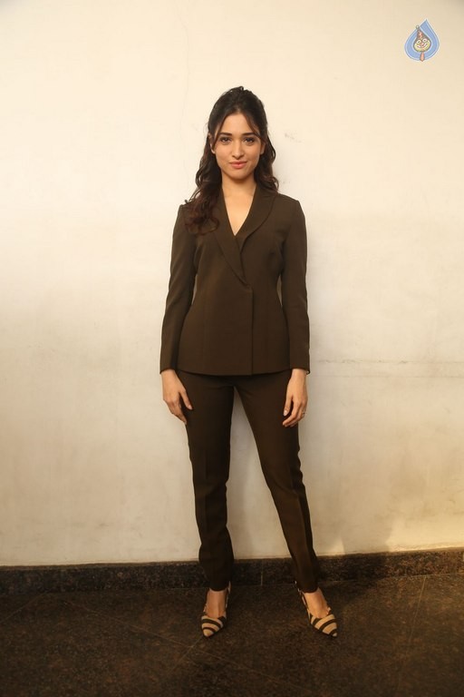 Tamanna at Oopiri Press Meet - 36 / 38 photos