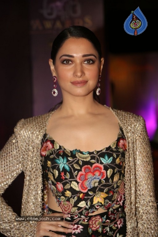 Tamanna at Zee Apsara Awards - 11 / 42 photos