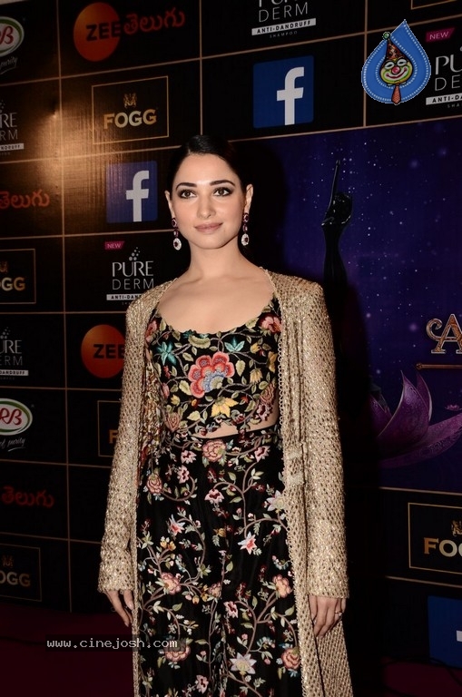 Tamanna at Zee Apsara Awards - 31 / 42 photos