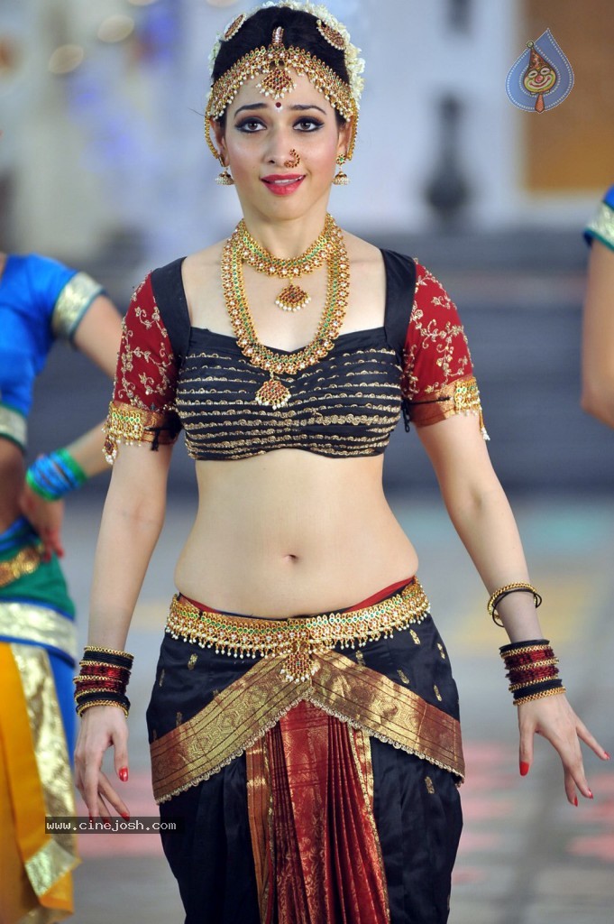 tamanna_new_hot_photos_2512120934_0004.jpg