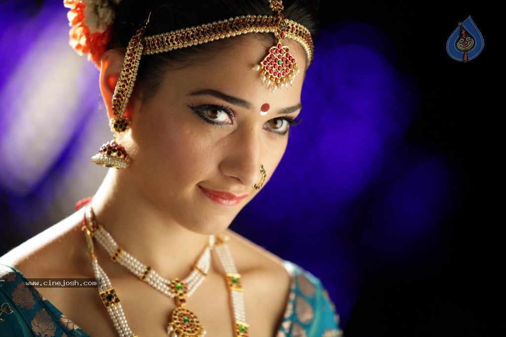 Tamanna New Hot Stills - 17 / 34 photos