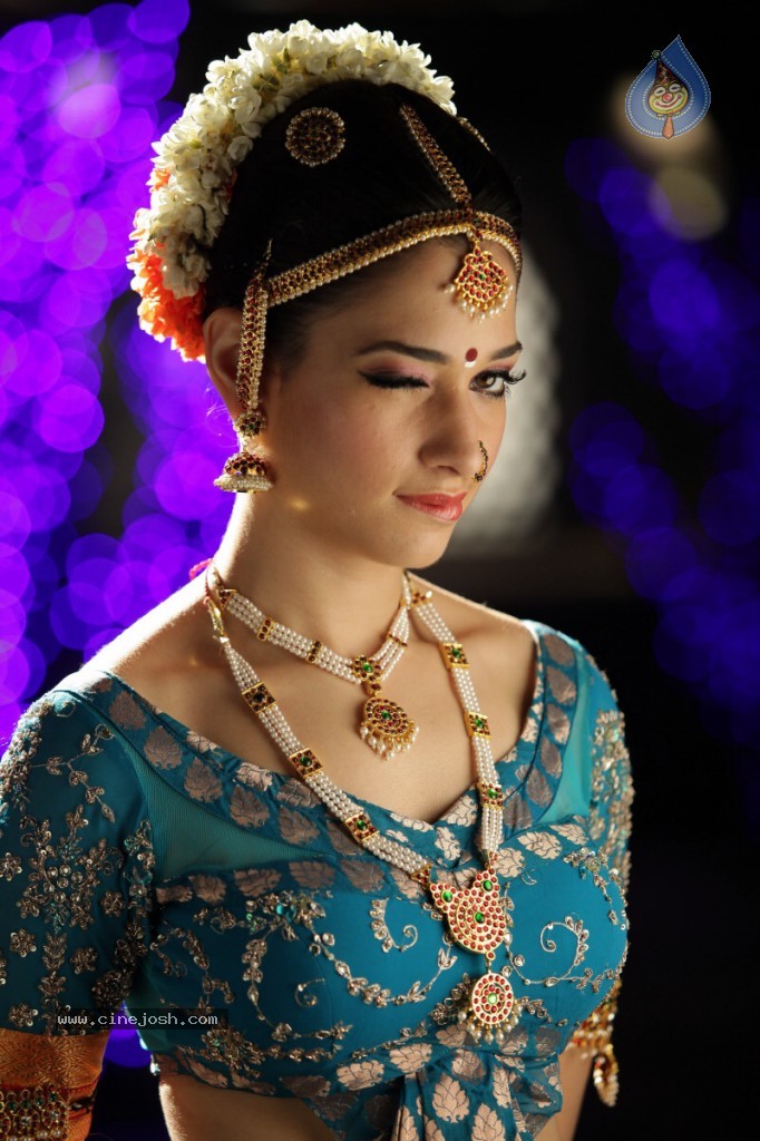 Tamanna New Hot Stills - 22 / 34 photos
