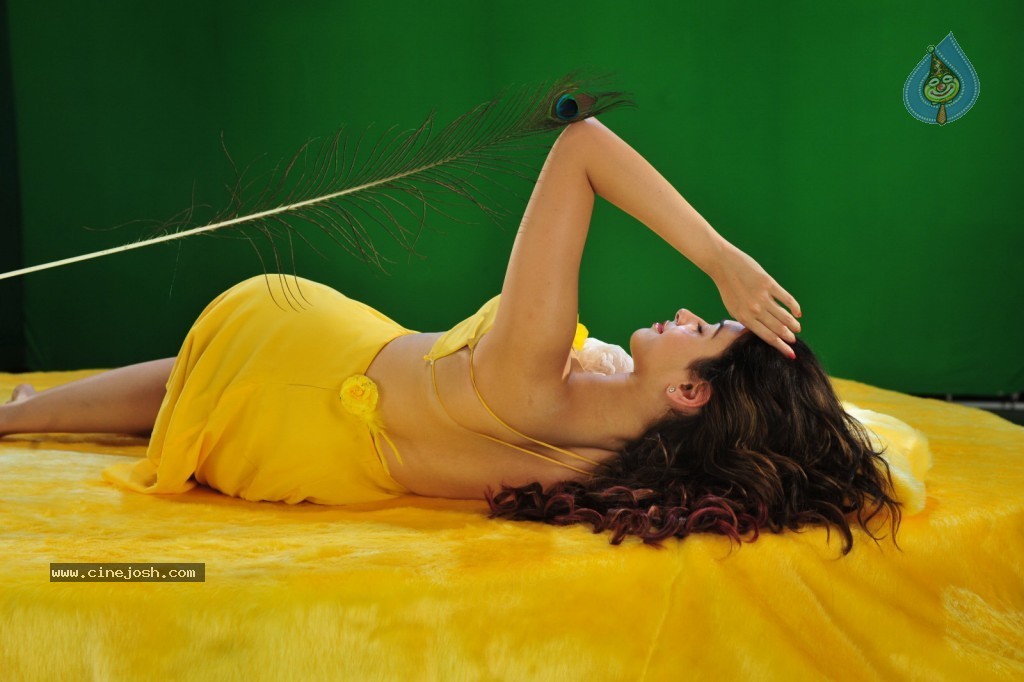 Tamanna New Spicy Photos - 46 / 89 photos
