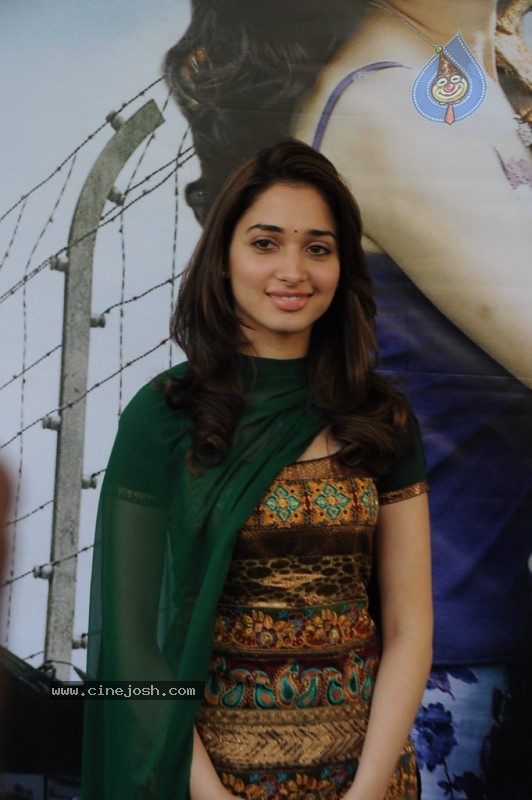 Tamanna Stills - Awara - 8 / 36 photos