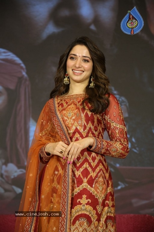 Tamannaah New Gallery - 6 / 21 photos