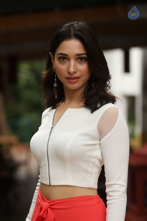 Tamannaah Pics - 28 / 42 photos