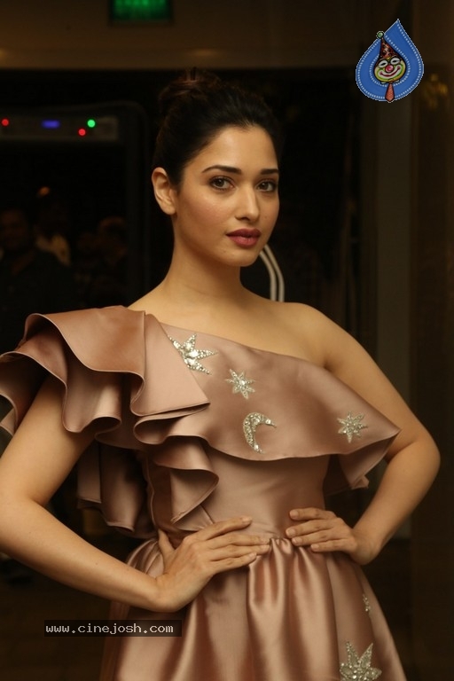 Tamannaah Stills - 4 / 20 photos