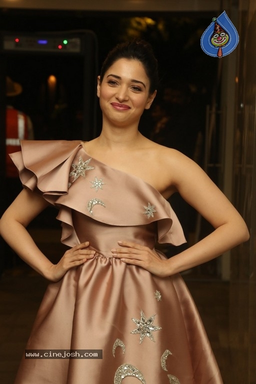 Tamannaah Stills - 10 / 20 photos