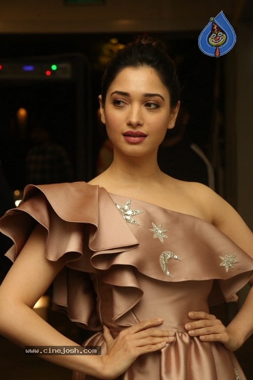 Tamannaah Stills - 13 / 20 photos