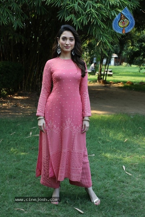 Tamannaah Stills - 2 / 9 photos