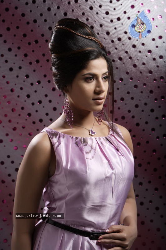 Tamil Actress Meenal Stills - 21 / 45 photos