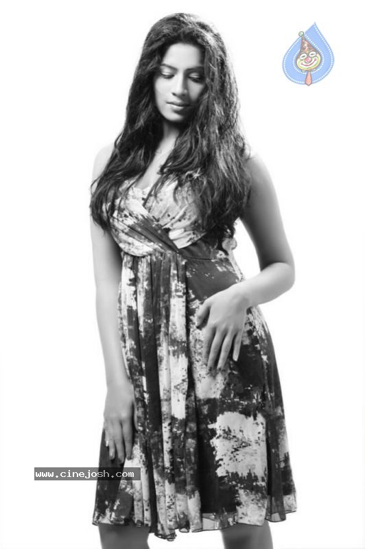 Tamil Actress Meenal Stills - 23 / 45 photos