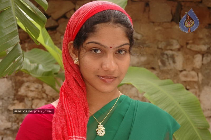 Tamil Actress Rama Stills - 15 / 56 photos