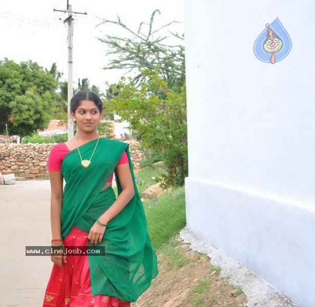Tamil Actress Rama Stills - 16 / 56 photos