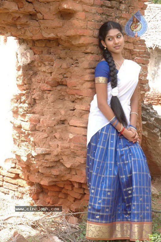 Tamil Actress Rama Stills - 18 / 56 photos