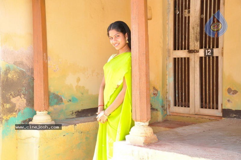 Tamil Actress Rama Stills - 21 / 56 photos